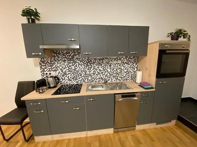 Paky 00322 Bruck an der Leitha